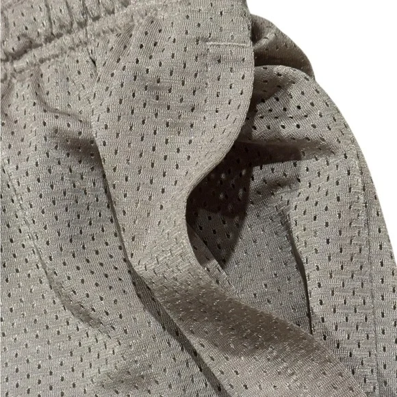 Under Armour Mens Mesh Athletic Shorts Size Medium NWT - Picture 5 of 11